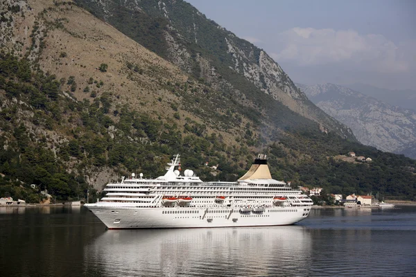 Crucero en luz de la mañana — Foto de Stock