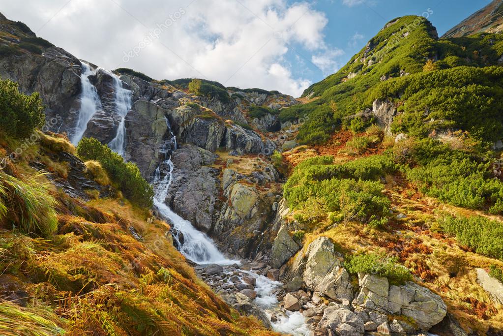 der große Siklawa Wasserfall. die Hohe Tatra, Karpaten. Polen — Stockfoto © Utiwamoj #46214321