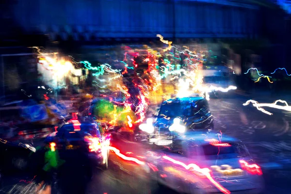 Traffic rush on London street by night — Stock Photo, Image