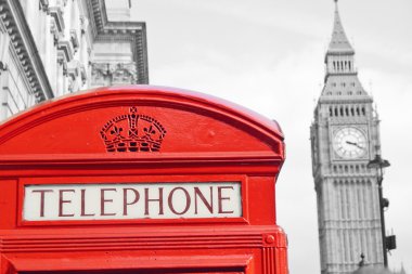 kırmızı telefon kulübesi ve big ben Londra