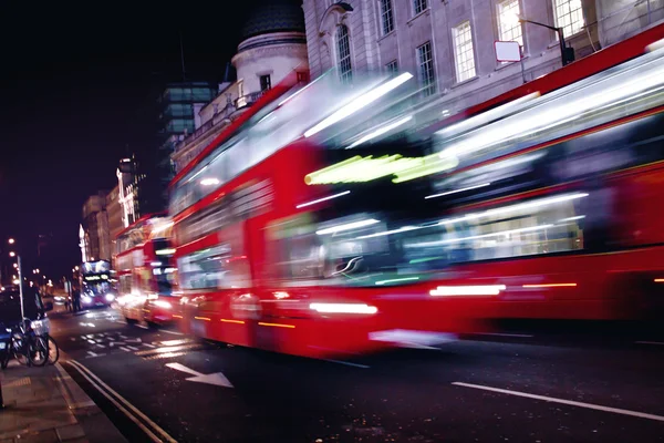 Red bus in London street — Stock Photo, Image