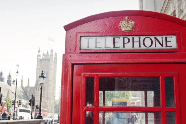 Rode telefooncel in Londen — Stockfoto