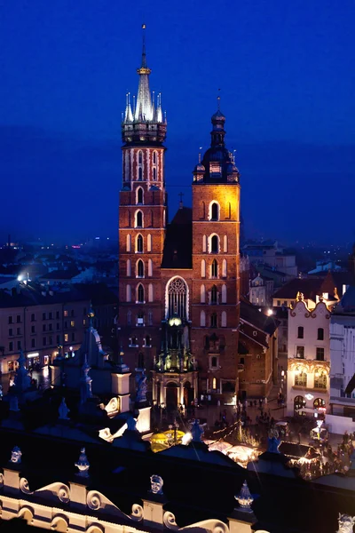 Église Sainte-Marie de Cracovie la nuit — Photo