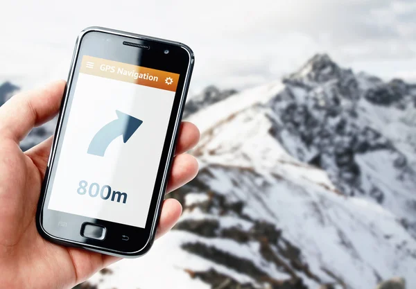 Ручной смартфон с GPS навигацией — стоковое фото