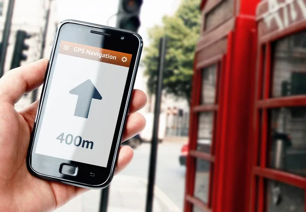 Handhaltendes Smartphone mit GPS-Navigation — Stockfoto