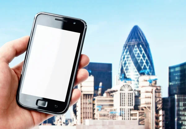 Hand holding smartphone with London city view — Stock Photo, Image