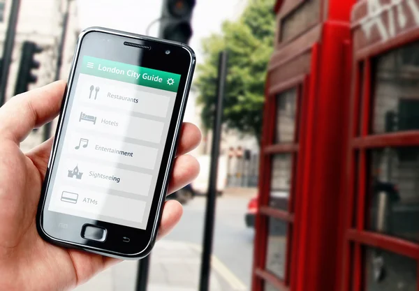 Hand holding smartphone with city guide in London — Stock Photo, Image