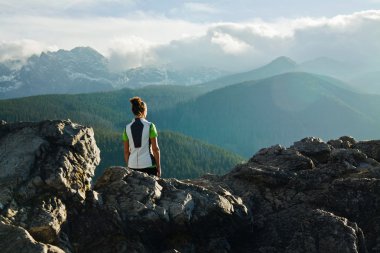 dağ ladscape kızla