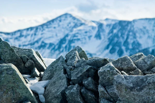 Berg snöiga vinterlandskap — Stockfoto