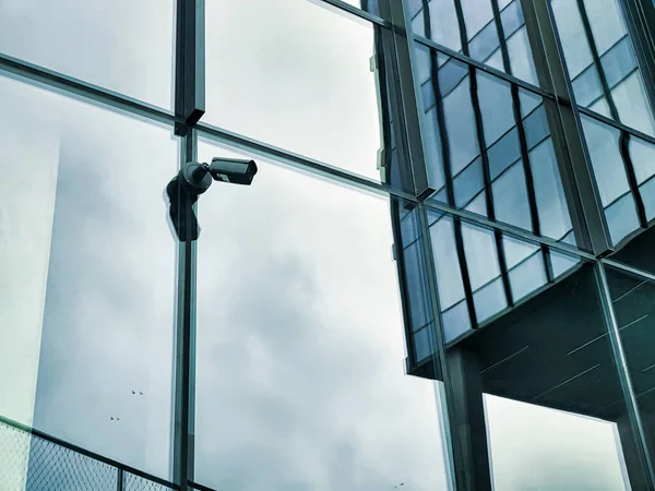 Cctv Kamera Güvenlik Sistemi Üzerinde Ofis Binası — Stok fotoğraf