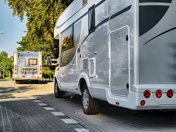 White Caravan Camper Travel Car Campsite — Zdjęcie stockowe