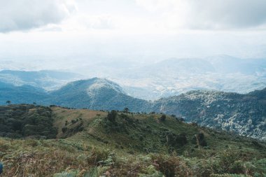 Tayland 'daki Doi Inthanon parkında bulutların manzarası