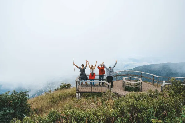 Grupo Pessoas Viajantes Está Ponto Vista Alto Parque Doi Inthanon — Fotografia de Stock