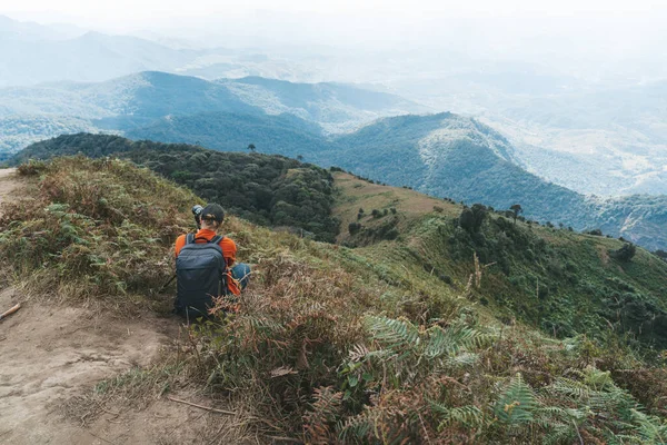 Człowiek Robi Timelapse Wysoki Punkt Widzenia Parku Doi Inthanon Tajlandii — Zdjęcie stockowe
