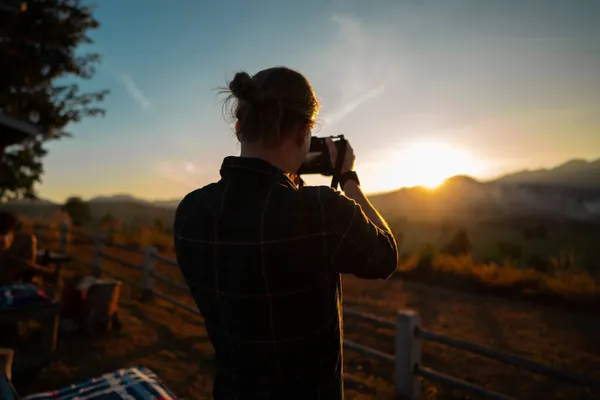 Photographe Homme Prenant Une Photo Coucher Soleil Incroyable Pai Thaïlande — Photo