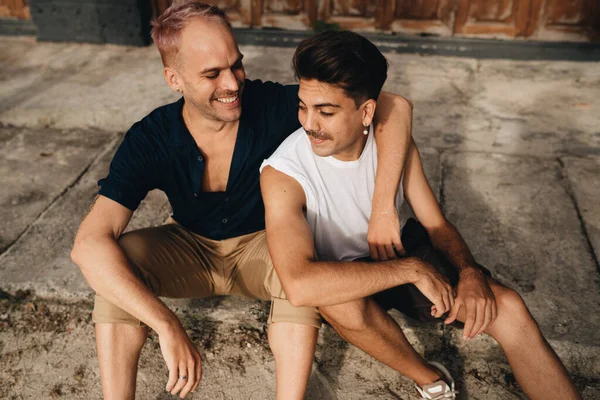 Gay Couple Spend Time Together Outdoors Homosexual Couple Having Fun — Fotografia de Stock