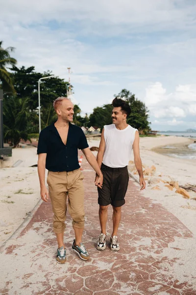 Gay Couple Spend Time Together Outdoors Homosexual Couple Having Fun — Stok fotoğraf