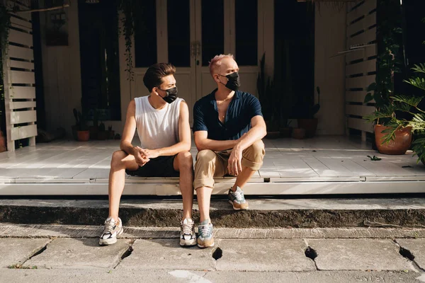 Gay Couple Spend Time Together Outdoors Homosexual Couple Sitting Outdoors — Fotografia de Stock
