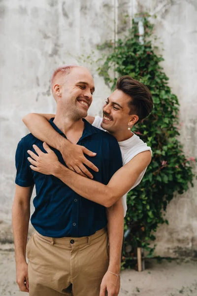 Gay Couple Spend Time Together Outdoors Homosexual Couple Hugging — Fotografia de Stock