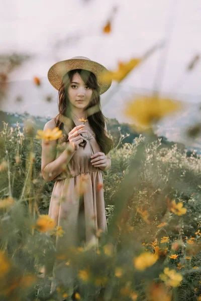 Portrait Asian Happy Young Woman Hat Flower Field Mountains Mon — Stok fotoğraf