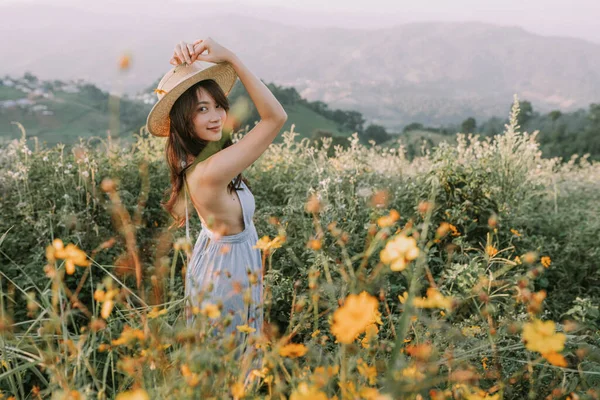 Portrait Asian Happy Young Woman Hat Flower Field Mountains Mon — Stok fotoğraf