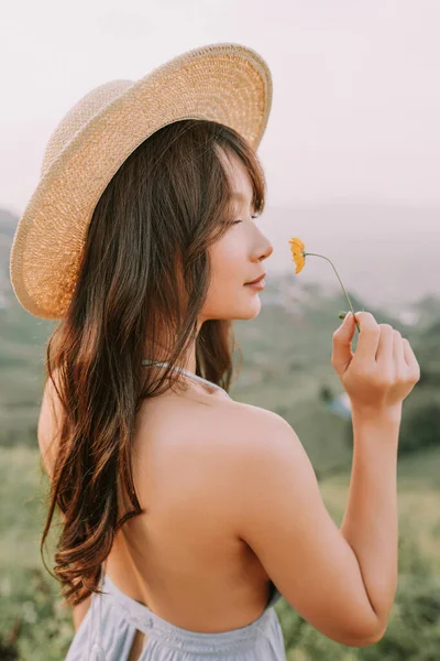 Portrait Asian Happy Young Woman Hat Flower Field Mountains Mon — Stockfoto