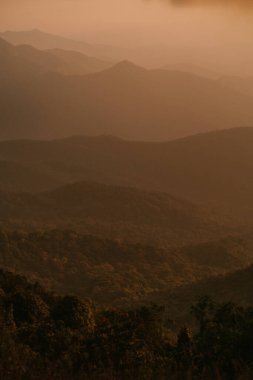Doi Inthanon Ulusal Parkı Tayland 'da şafak vakti