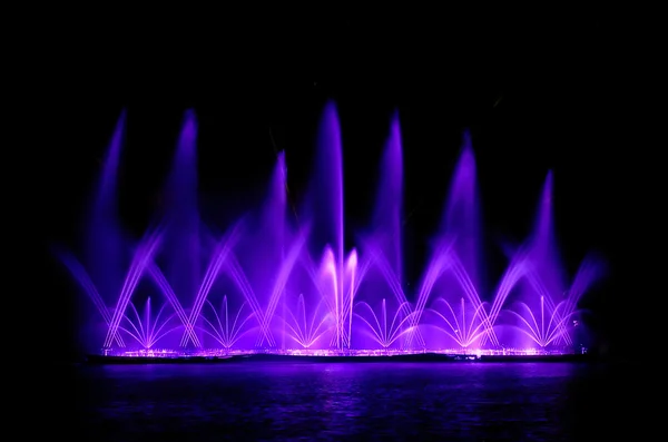 Hermoso espectáculo de fuente — Foto de Stock