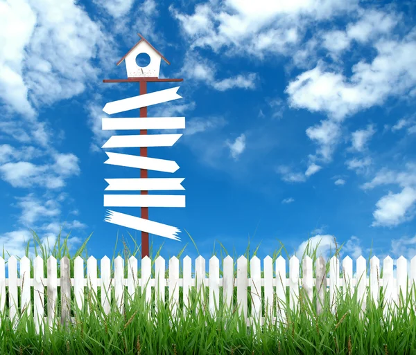 Signos de madera con cielo azul — Foto de Stock