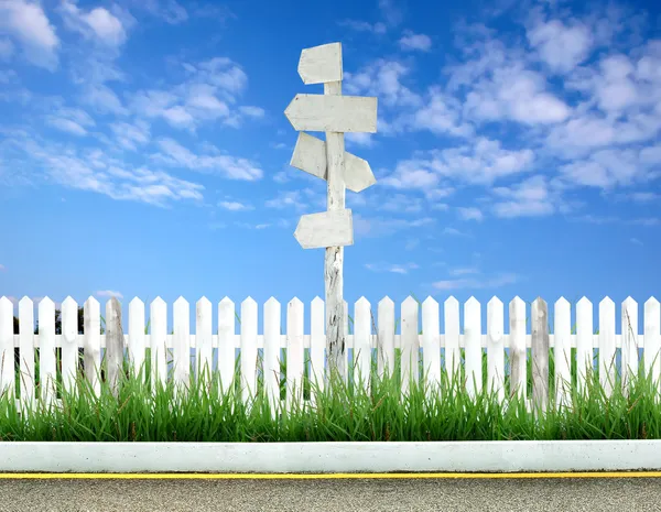 Wooden signpost — Stock Photo, Image