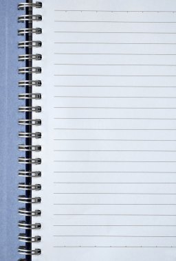 Beyaz arkaplanda boş bir defter