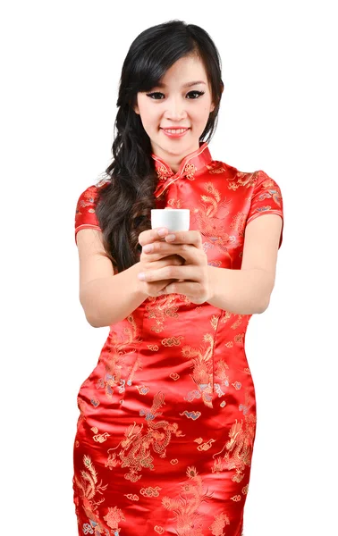 中国の伝統的なドレス チャイナ ドレスと drinki きれいな女性 — ストック写真