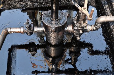 petrol kuyusu gelen Ham Petrol pompalama etmek