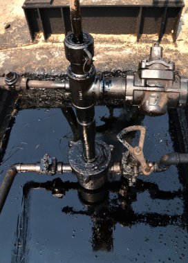 petrol kuyusu gelen Ham Petrol pompalama etmek