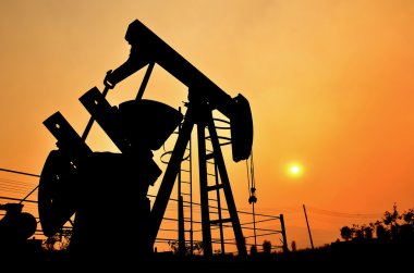 petrol kuyusu gelen Ham Petrol pompalama etmek