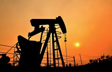 petrol kuyusu gelen Ham Petrol pompalama etmek