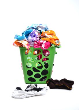 sepet içinde yıkanmamış bez