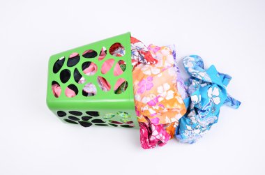 sepet içinde yıkanmamış bez