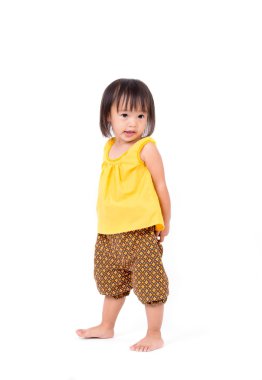 Beyaz arka plan üzerinde izole mutlu çocukluk