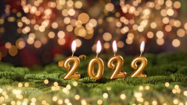 Tatil geçmişi. Mutlu yıllar 2022. 2022 yılının sayıları Bokeh şenlik ışıl ışıl arka planda yanan altın mumlar tarafından yapıldı. Yeni yılı kutluyoruz, yakın plan. Metin için boşluk