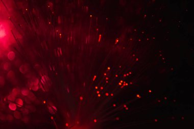 Gösterişli kırmızı ve siyah arkaplan.