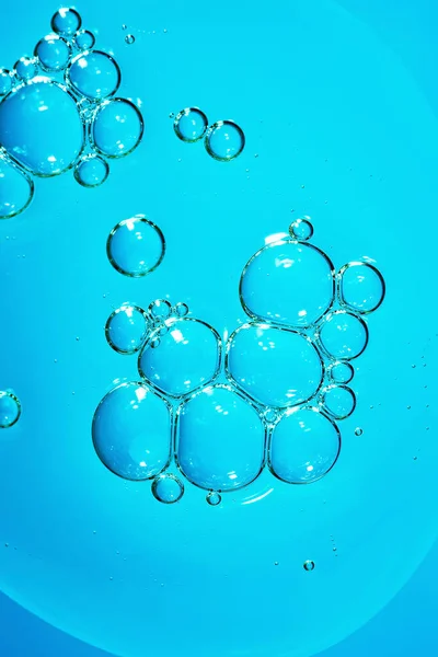 Close up macro Aloe vera gel cosmetic texture blue background with bubbles. — Stockfoto