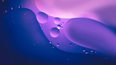 Neon arka planında baloncuklar olan yağ. Soyut alan arkaplanı.