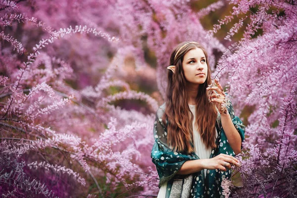 Menina conto de fadas. Portrai de mulher elfo místico. — Fotografia de Stock