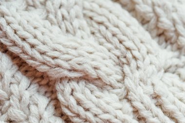 Örgü angora kumaş dokusu. Mercan yünü dokusu. Kabartma desenli örülmüş forma arka planı.