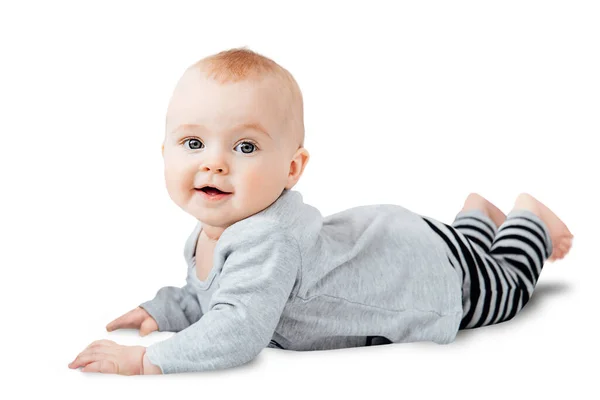 Enfant de sept mois assis sur fond blanc isolé avec un chemin de coupe. — Photo