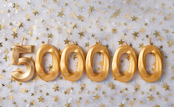 500.000 takipçi kartı. Sosyal ağlar, bloglar için şablon. Şenlikli arka plan sosyal medya kutlama afişi. 500 bin çevrimiçi topluluk hayranı. 500.000 aboneyim.