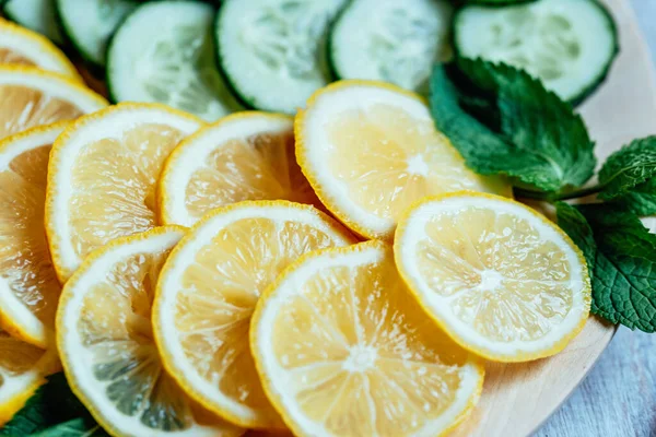 Agua Sassi Ingredientes Cocina Para Hacer Bebida Sassi Limón Pepinos —  Fotos de Stock