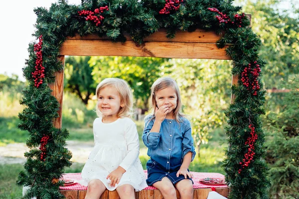 Weihnachten Juli Kinder Warten Juli Auf Weihnachten Wald Porträt Kleiner — Stockfoto
