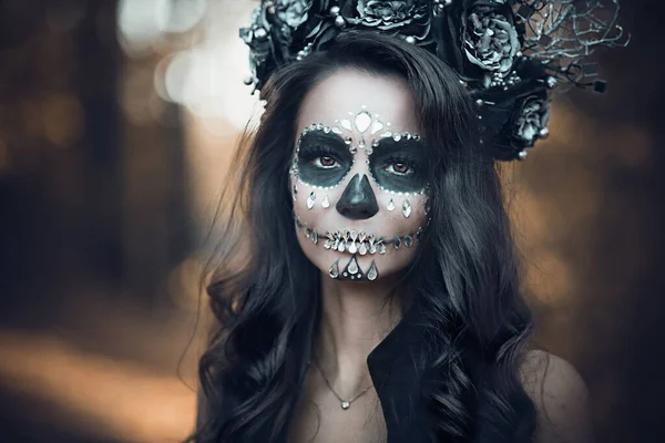 卡洛维娜 卡特丽娜穿着黑色衣服的画像 糖骷髅化妆品Dia Los Muertos 死亡之日 万圣节 — 图库照片